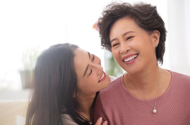 我刚出产房老公的第一句话就让婆婆扇了他一